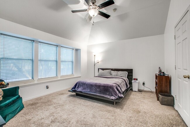 Building Photo - Charming Single Story Home In Gated Oakridge Pointe!