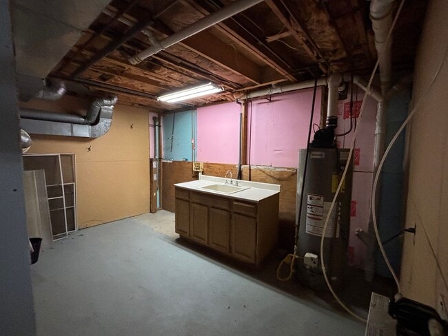 Building Photo - Spacious Three Bedroom Home with Central Air