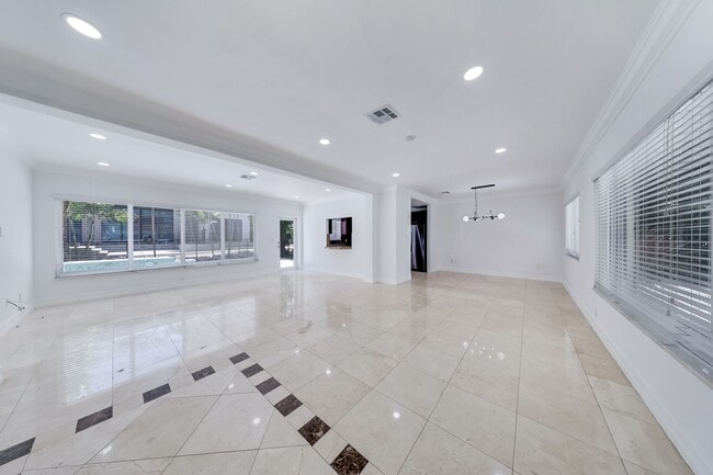 Building Photo - 1410 Bird Rd