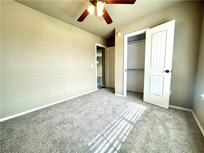 Building Photo - Craftsman style 3 bedroom 2 bath Home - Avail NOW!