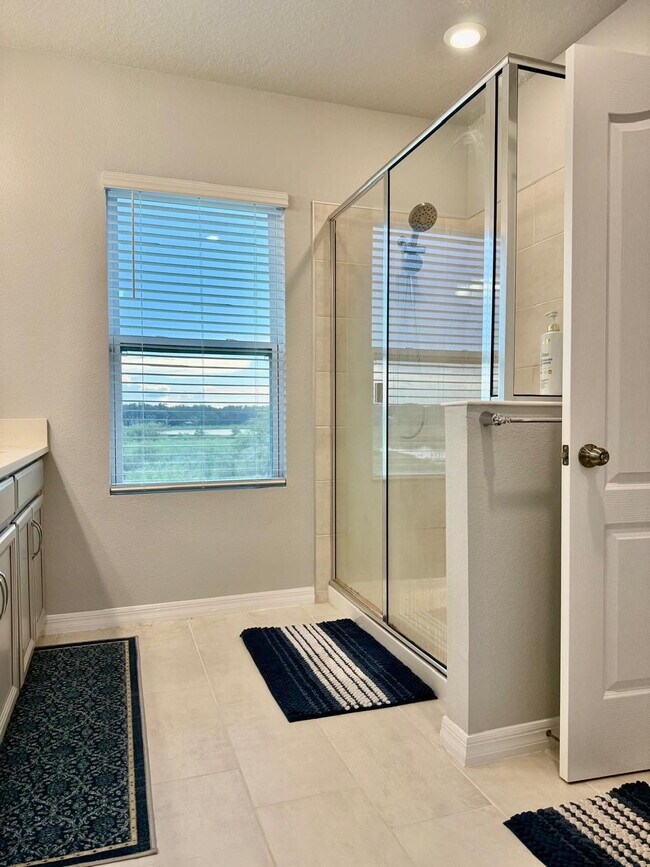 Building Photo - Spacious 4-Bedroom Corner Townhome with Loft & Lake Views in Ocoee
