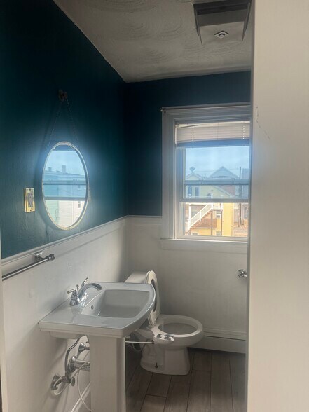 Bath - 64 Vinton St
