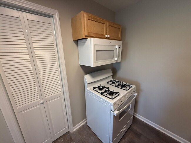 Building Photo - 213 N Ann St