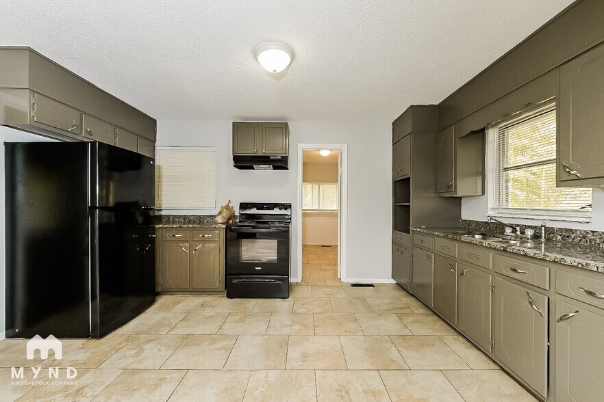 Building Photo - 1151 Oakley Dr