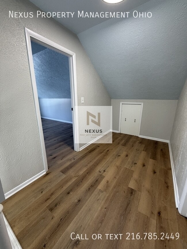 Building Photo - 843 E 232nd St