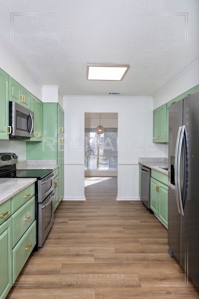 Building Photo - FREE DECEMBER RENT + HALF-DEPOSIT SPECIAL! Spacious 4-Bed 2-Bath Brick Home in West Mobile