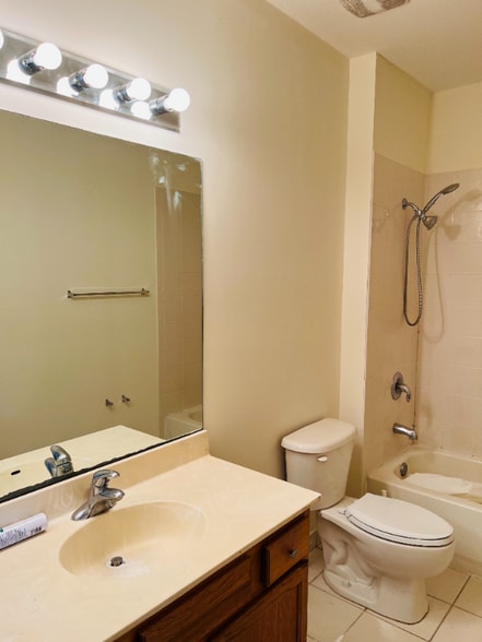 Building Photo - 441 Amador Ln