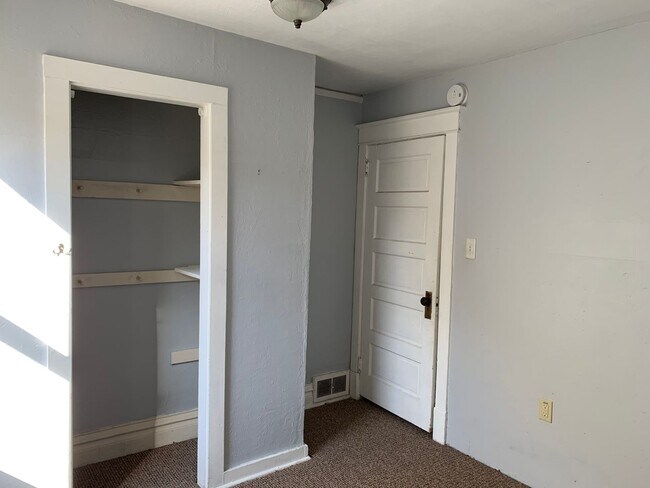 Building Photo - AVAILABLE SEPTEMBER - Must-Have 3 BED 2 BATH