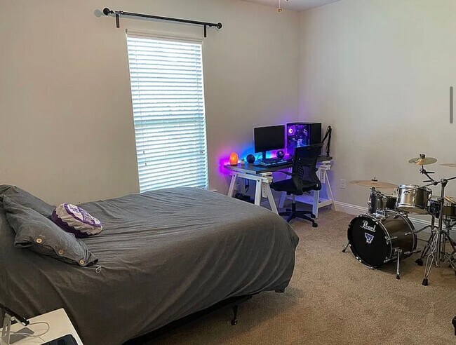 Building Photo - Cypress Bend- 4 bedroom!