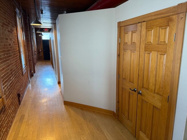 Building Photo - 109 2nd St S