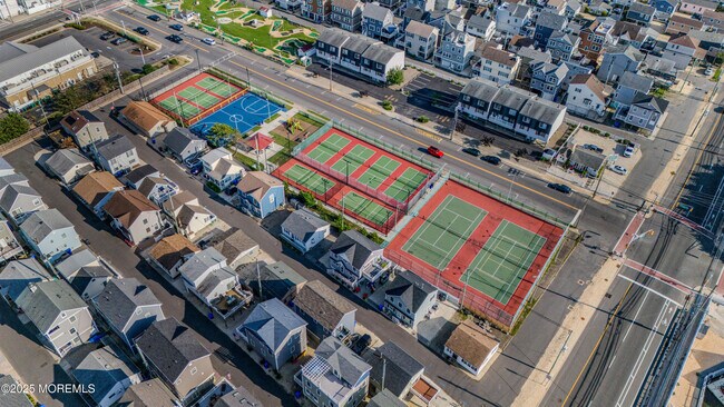 Building Photo - 102 W Colony Rd