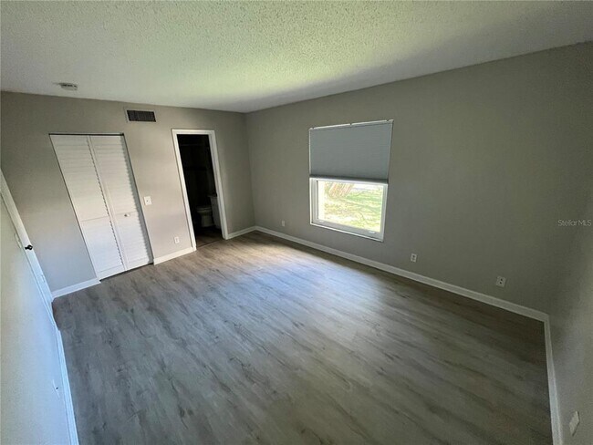 Building Photo - 6180 Sun Blvd