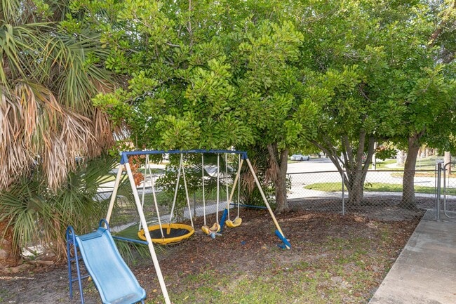 Building Photo - 7750 SW 10th Ct