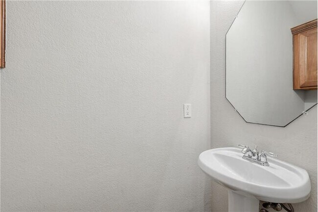 Building Photo - 8808 Paradise Dr