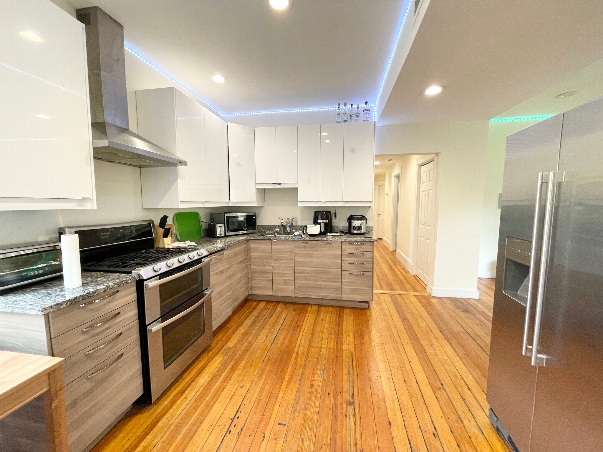 Building Photo - 112 Hillside St