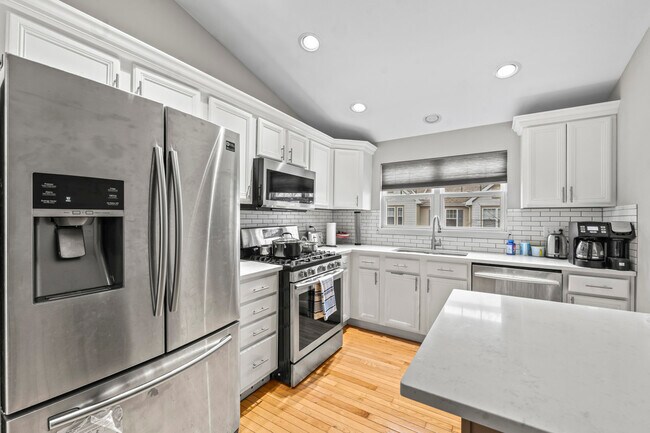 Building Photo - 2987 Saganashkee Ln