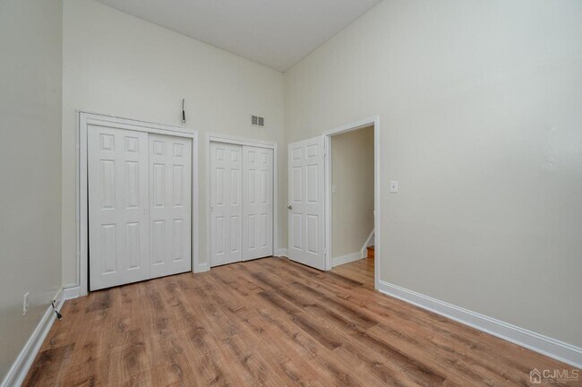 Building Photo - 2902 Madaline Dr