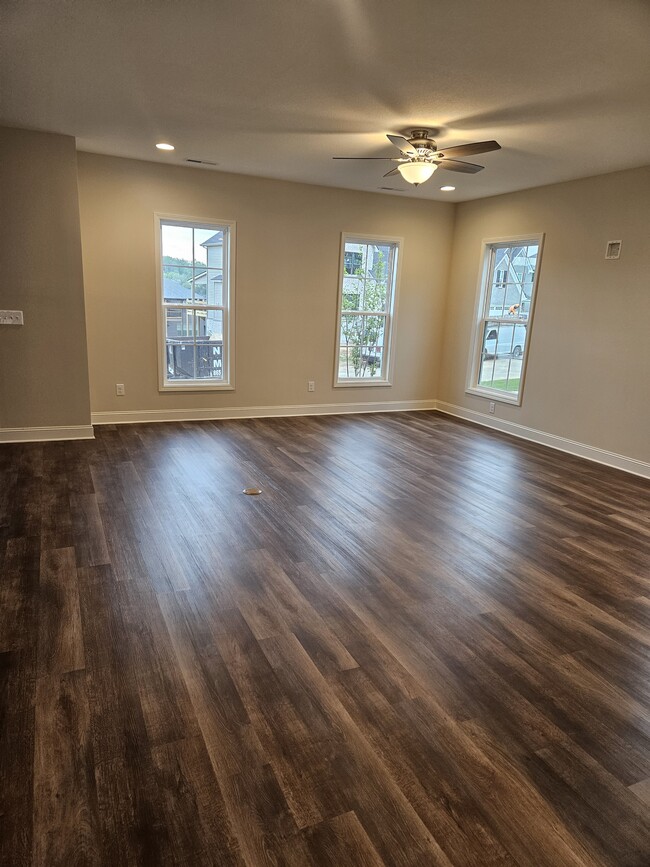 Building Photo - 1836 Silver Chapel Dr