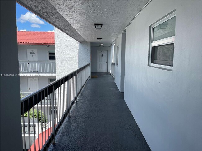 Building Photo - 9461 Evergreen Pl