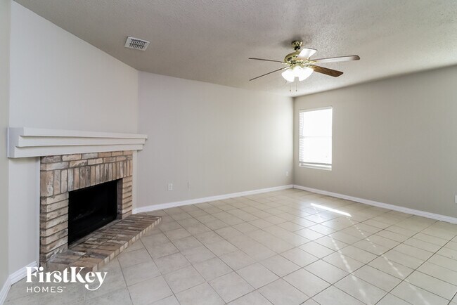 Building Photo - 3913 Fox Run Dr