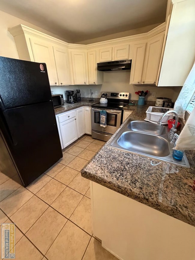 Building Photo - 121 E Madison St