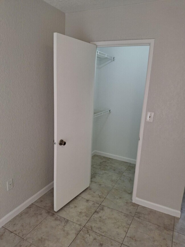 Building Photo - 3238 Coral Lake Ln