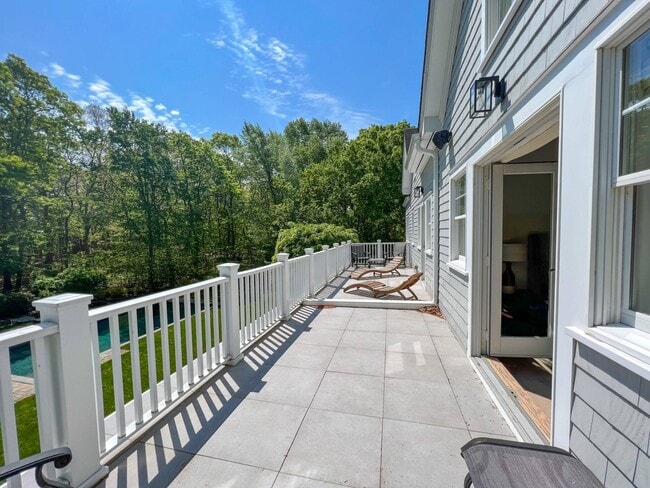 Building Photo - 118 Water Mill Towd Rd