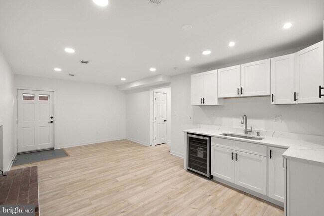 Building Photo - 2339 N Powhatan St