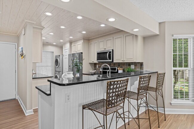 Building Photo - 401 Harbour Point