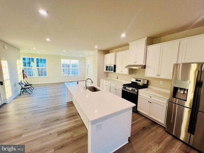 Building Photo - 303 E Grn St