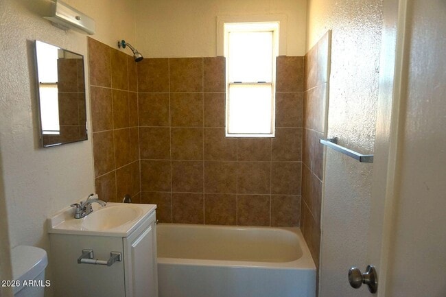 Building Photo - 565 Graham Pl