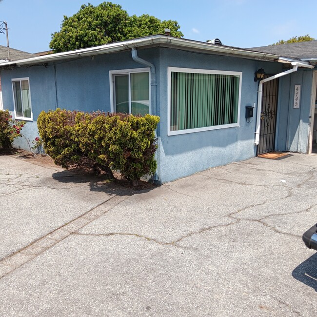 Primary Photo - 4745 W 160th St
