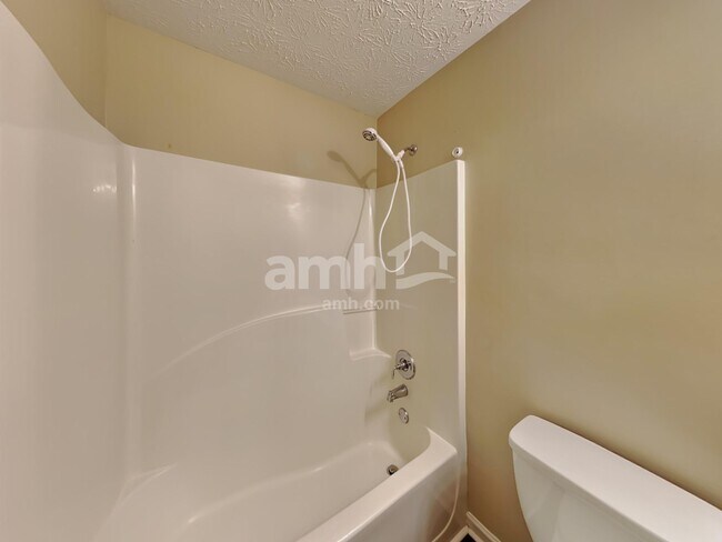 Building Photo - 303 Cole Creek Dr