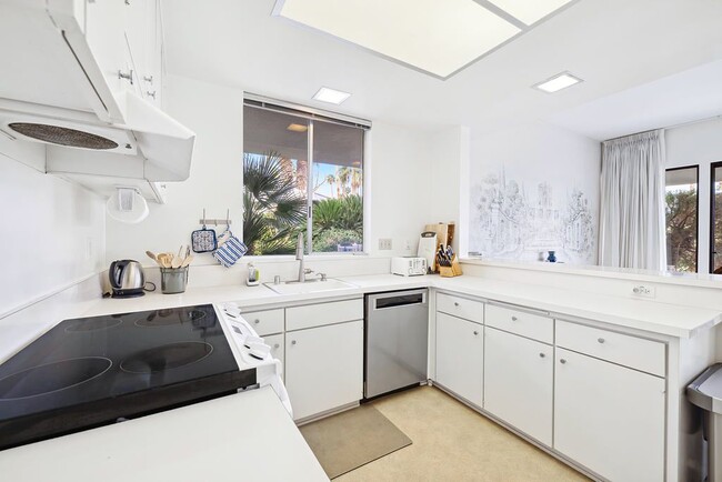Building Photo - 76750 Lark Dr