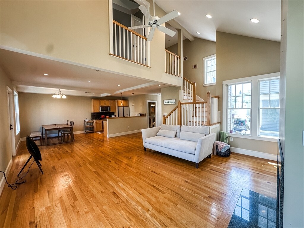 Building Photo - 15 York Pl