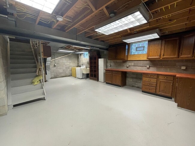 Building Photo - Nicely Renovated 2 Bedroom/2  Bath in Bon Air!