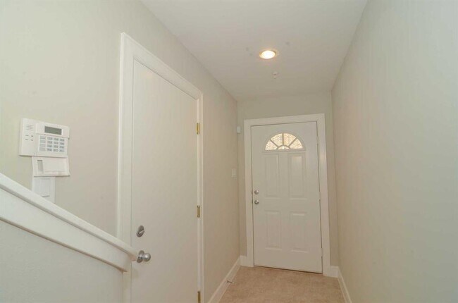 Building Photo - 2710 Hullsmith Dr