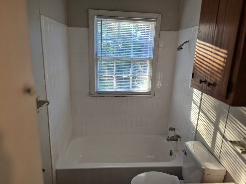 Building Photo - 3251 Meadow Ln