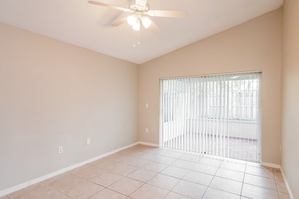 Building Photo - 428 Lakeside Cir