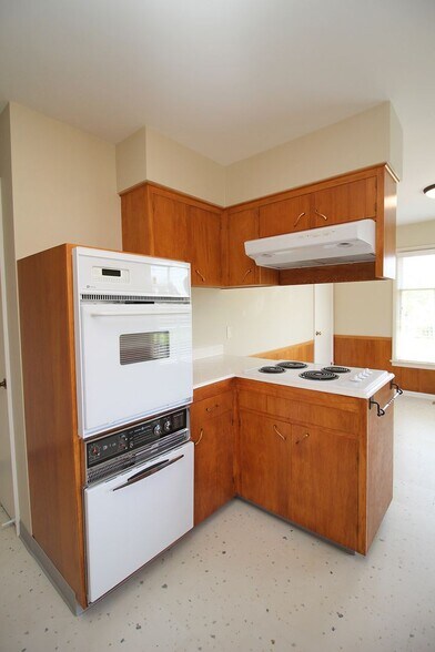 Building Photo - 8025-8027 SW Northvale Wy