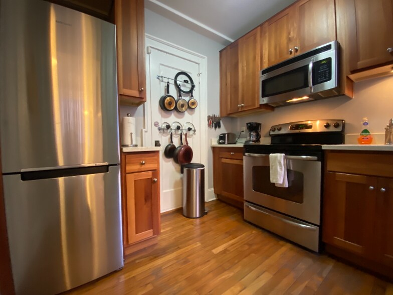 Building Photo - 805 Whitaker St