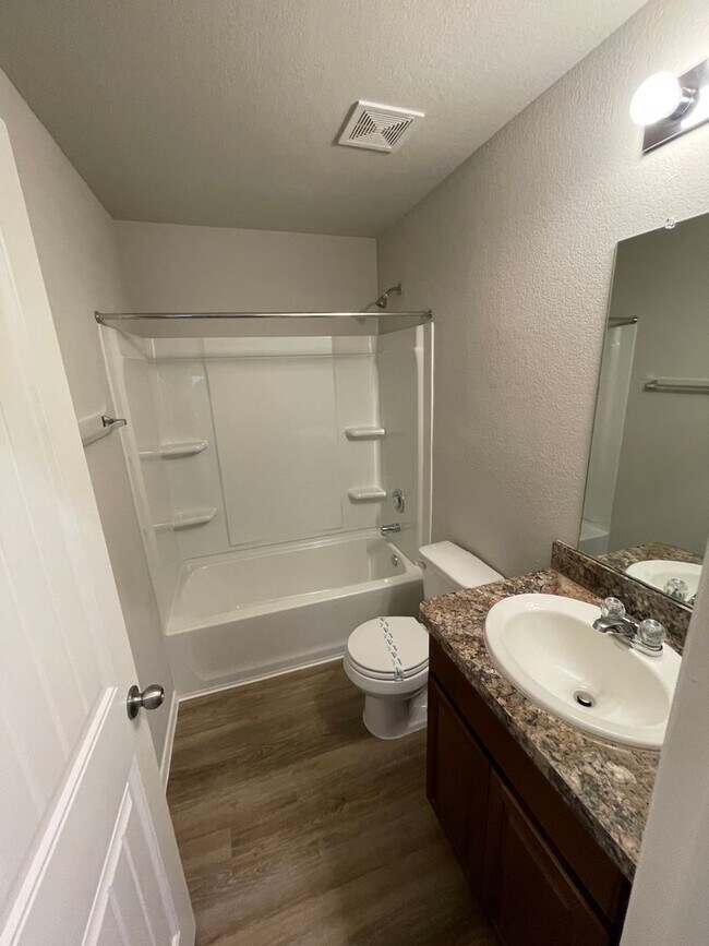 Building Photo - 727 Long Cedar Dr