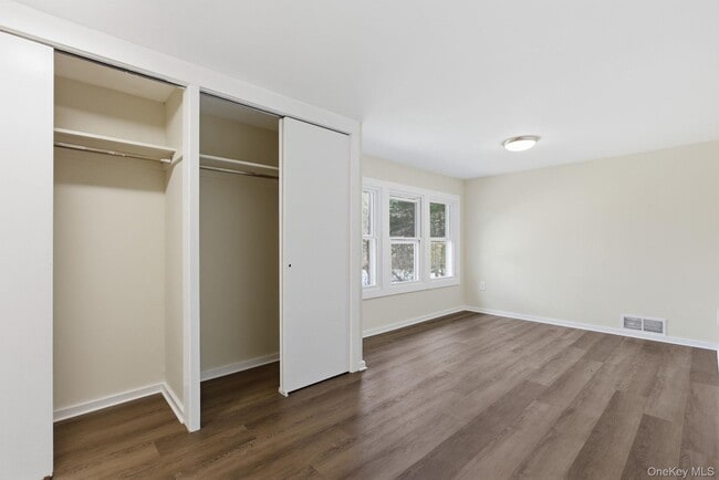 Building Photo - 288 Pine Hill Rd