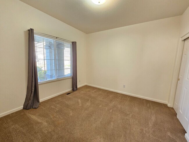 Building Photo - Cold Springs Beauty - Immaculate Newer Hom...