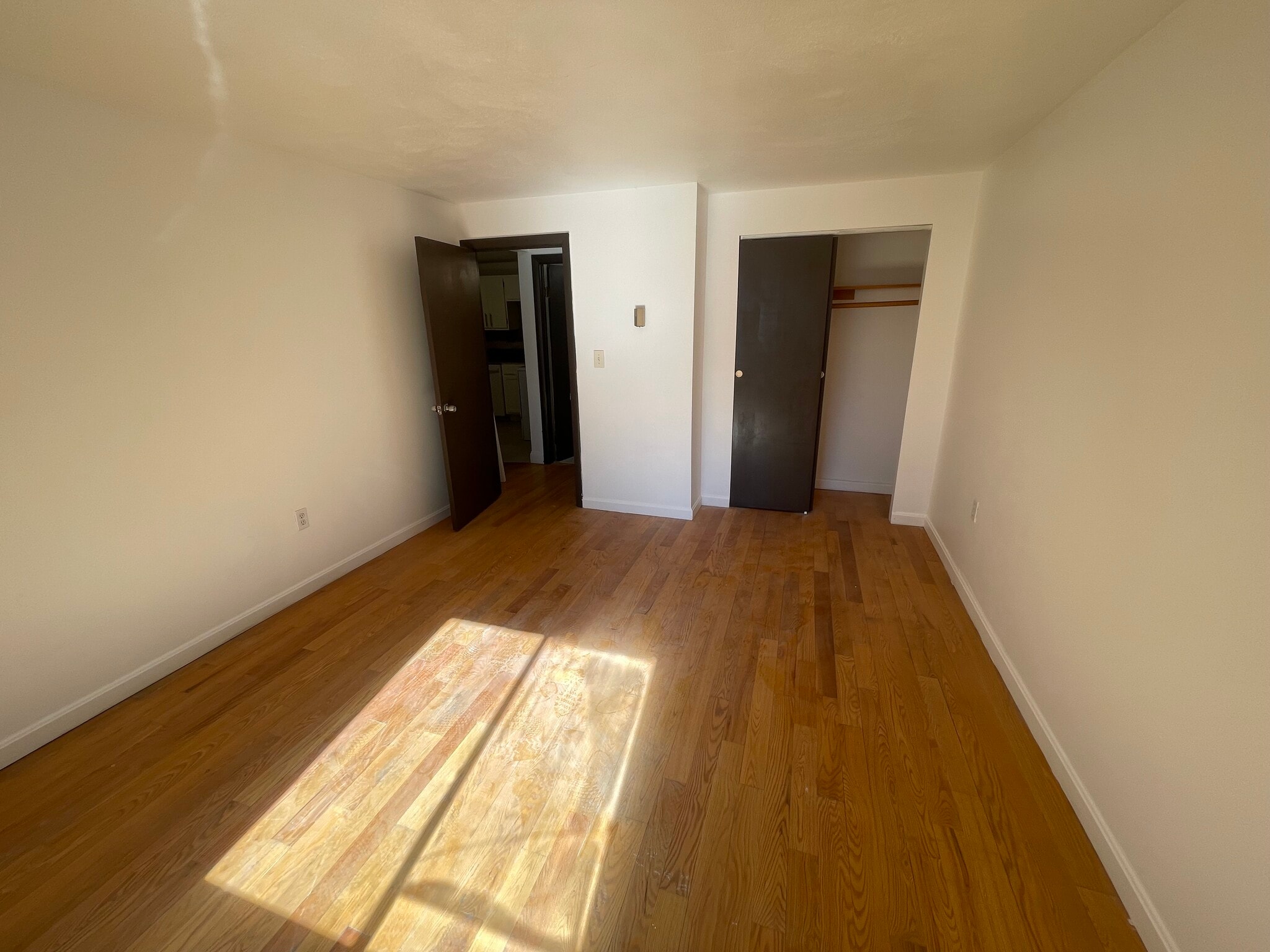 Building Photo - 224 Main St