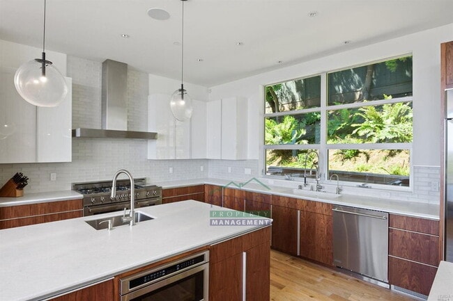 Building Photo - 19 Toyon Ln