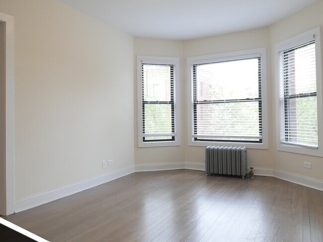 Building Photo - 2645 N Spaulding Ave