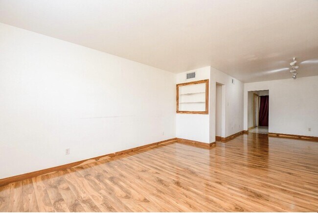 Building Photo - 7233 Beechnut St