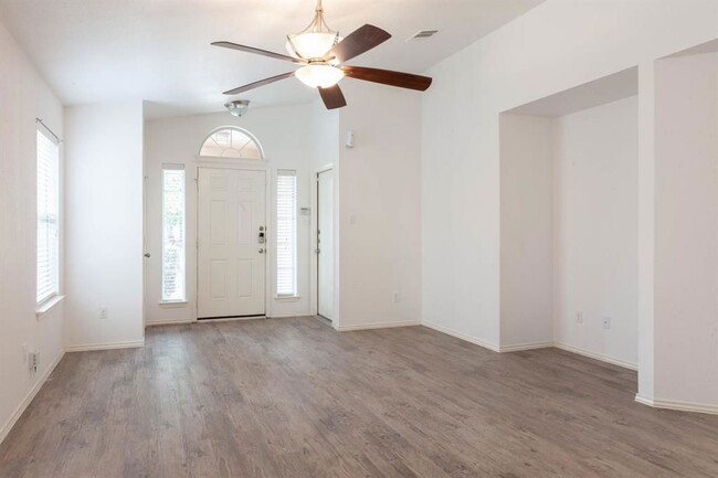 Building Photo - 906 Aiken Dr