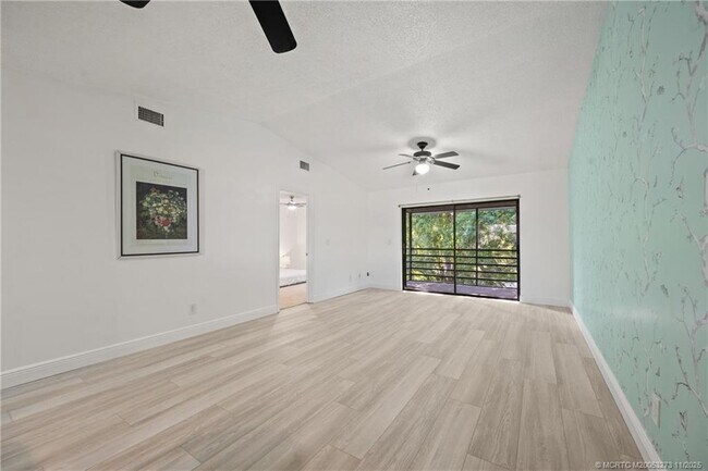 Building Photo - 1210 SE Parkview Pl